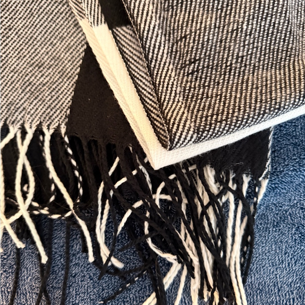 Amazon Black and White Plaid Scarf - Picture 8 of 8